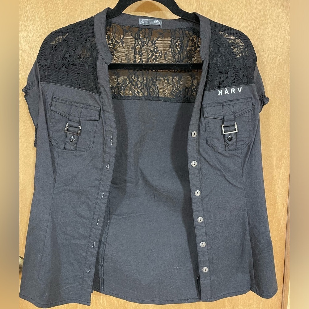 #8-KARV- stretchy button down